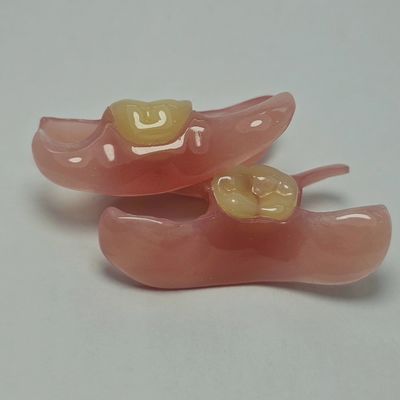 Doğal konfor ve estetik kalitesi için esnek Valplast dişleri